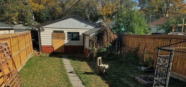 1937 TORONTO 3 BEDROOMS - Photo 1