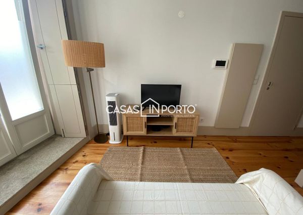Apartamento T0+1 para arrendamento na Rua Santa Catarina, Porto