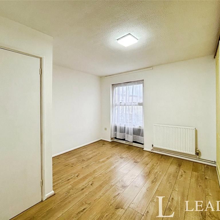 3 bedroom flat to rent - Photo 1