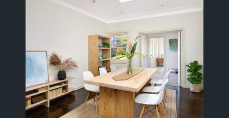 Unfurnished 4-bedroom home | 3 bathrooms | Huge backyard + deck | Single garage - Photo 2