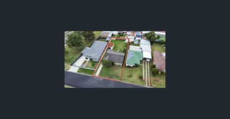 Three Bedroom Home - Photo 4