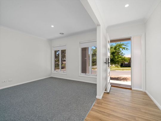 Room 2/17 Harkin Avenue, Wodonga - Photo 1