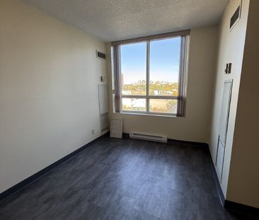 45 Holland Avenue - 702 - Photo 4