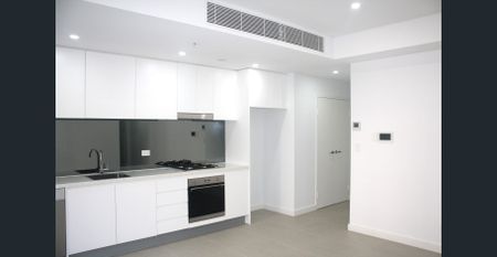 SPACIOUS 1 BEDROOM APARTMENT WITH 2 INTERNAL STORAGE - Photo 2