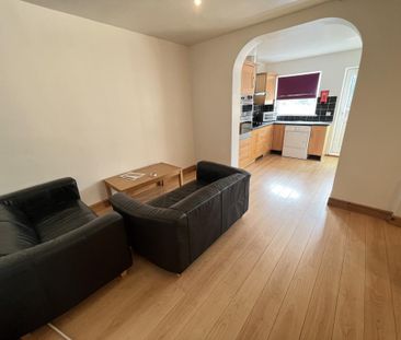 3 bedroom terraced house to rent - Photo 5