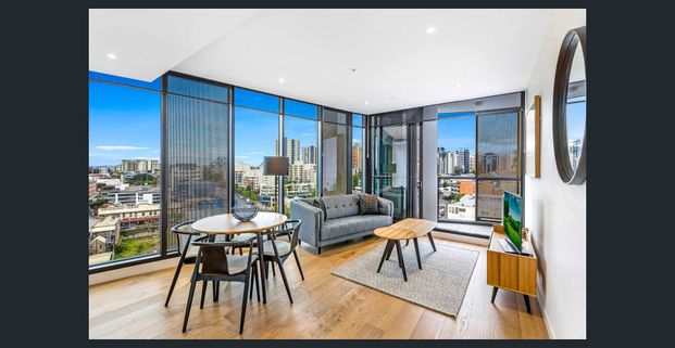 Quintessential Inner-City Apartment - Photo 1