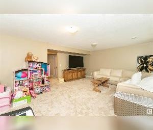 Manning Fully Finished Townhouse For Rent Edmonton - Photo 4