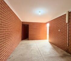 Spacious 3-Bedroom Villa with Modern Amenities - Photo 3