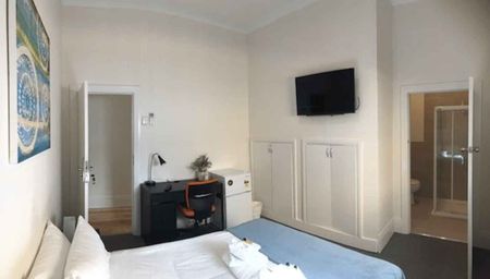 Room 7 (Ensuite) - Photo 3