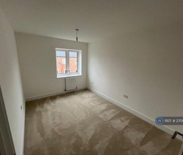 4 bedroom semi-detached house to rent - Photo 3