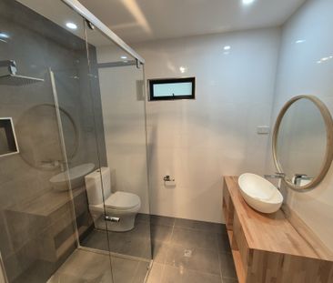 4 BEDROOM, 2 BATHROOM HOUSE IN EASTSIDE WITH LARGE OUTDOOR ENTERTAI... - Photo 4