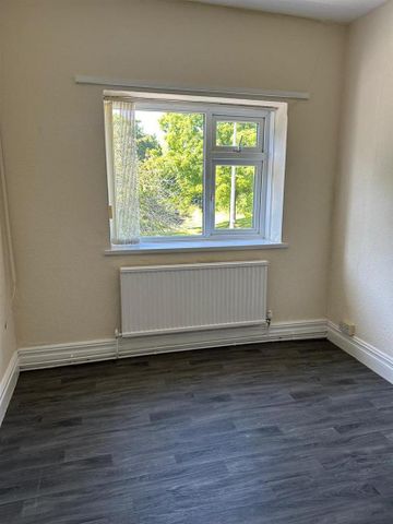 3 bedroom flat to rent - Photo 3