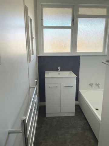 Tidy Unit Close to Town - Photo 5