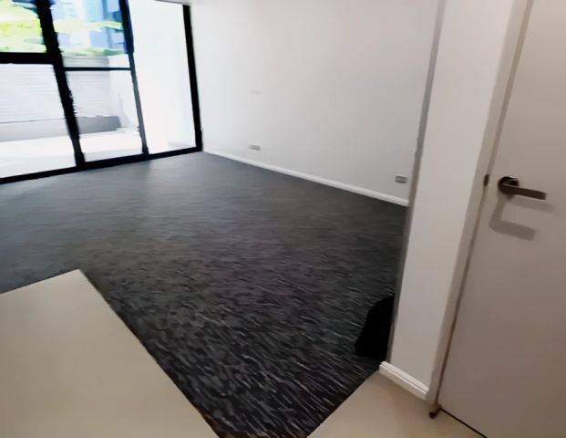 1 bed 1 bath*211 - Photo 1