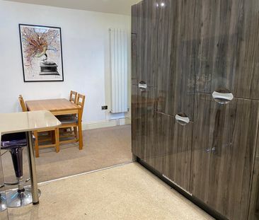 Room in a Shared Flat, Western Elms Avenue, RG30 - Photo 6