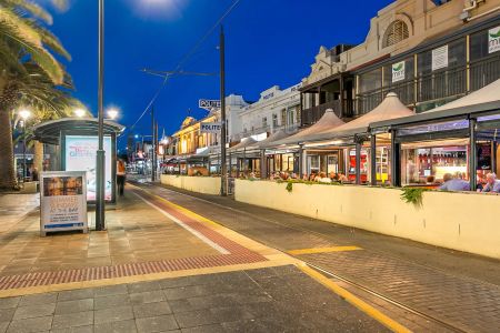 Fully Furnished Unit Close to the Heart of Glenelg - Photo 3