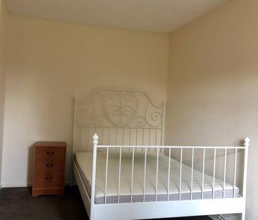 3 Bed Terraced House, Birch Close, E16 - Photo 3