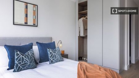 Room in shared 2-bedroom apartment, Dublin - Photo 3