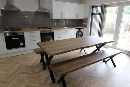 1 bedroom in a house share to rent - Photo 4