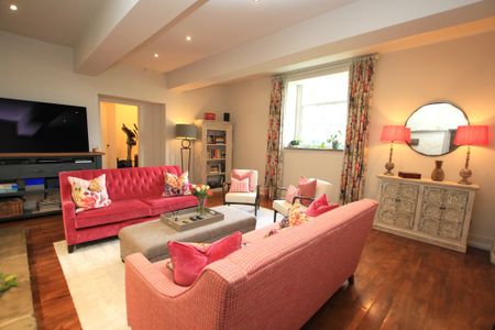 4 Bedroom Semi-Detached House, Wrexham - Photo 2