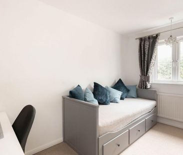 2 bedroom end of terrace house to rent - Photo 2