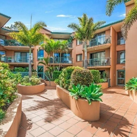 Stylish Fully-Furnished Apartment in Prime Southport Location! - Photo 1