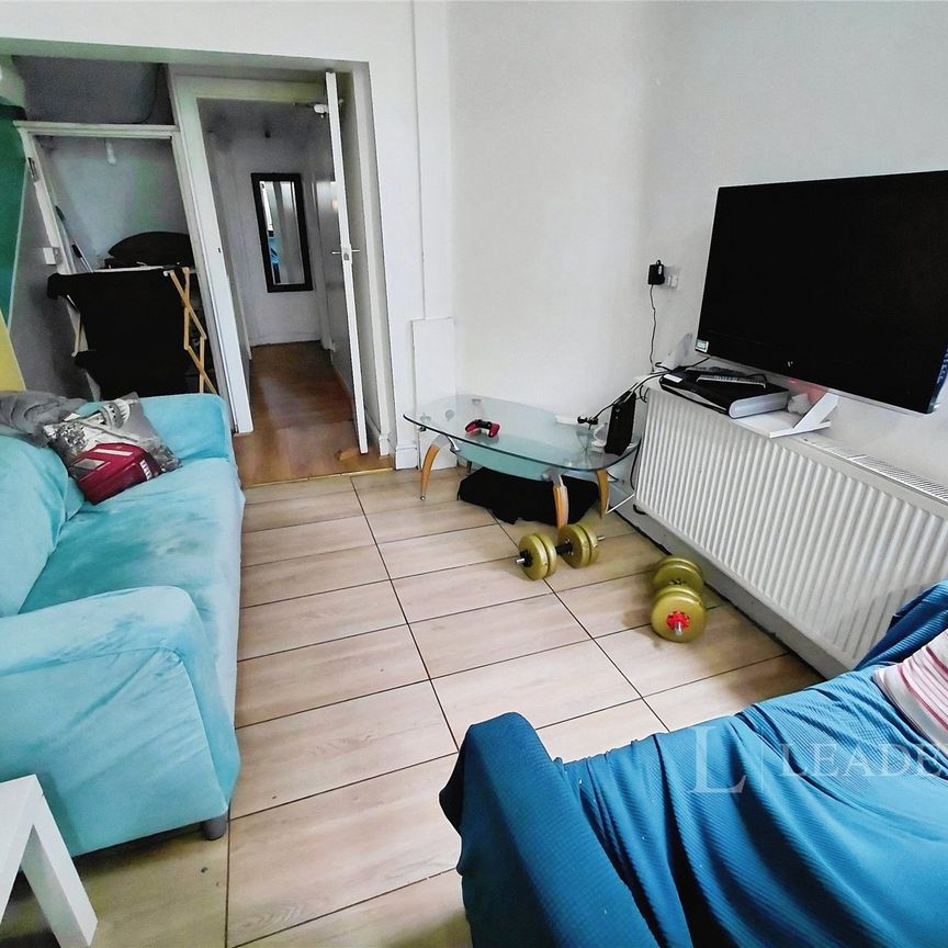 5 bedroom house to rent Standish Road, Manchester, M14 - Photo 1