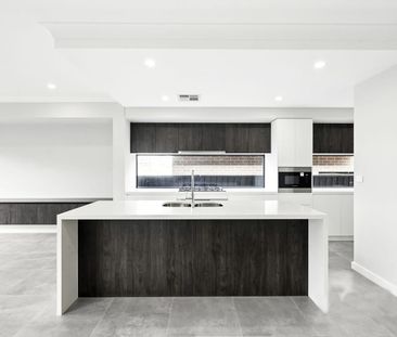 &quest; Spacious Family Home with Premium Comfort & Style - Photo 6