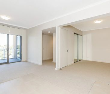 Stunning Richmond Quarter Apartment - Photo 2
