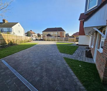 4 bedroom detached house to rent - Photo 4