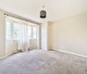 Flat to rent - Amblecote Road, London, SE12 - Photo 5