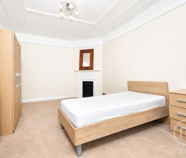 4 bedroom semi-detached house to rent - Photo 6