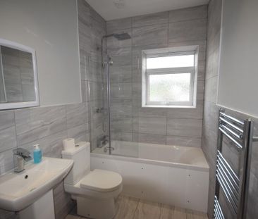 3 bedroom semi-detached house to rent - Photo 6