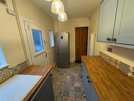 2 bedroom terraced house to rent - Photo 2