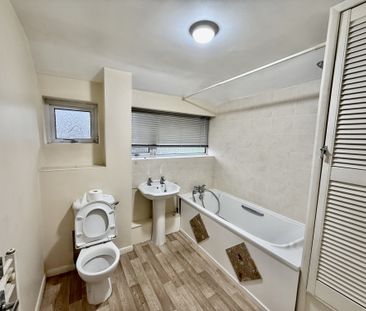 Detached 3-bed home on Links Close, Derby. lounge, conservatory, fi... - Photo 6