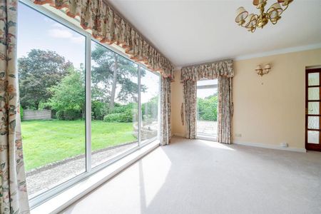4 bedroom detached bungalow to rent - Photo 2