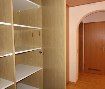 Buchbach: geräumige zentral gelegene 3-Zimmer-Wohnung, 1. OG, ohne ... - Photo 2