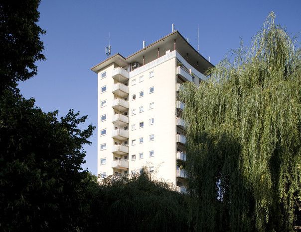 Hoch hinaus: 1-Zimmerwohnung mit Balkon im 10. OG - Photo 1