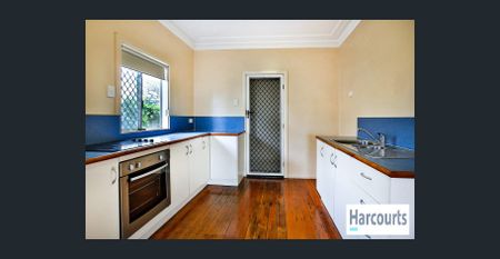 Tasteful on Tully! - Photo 3