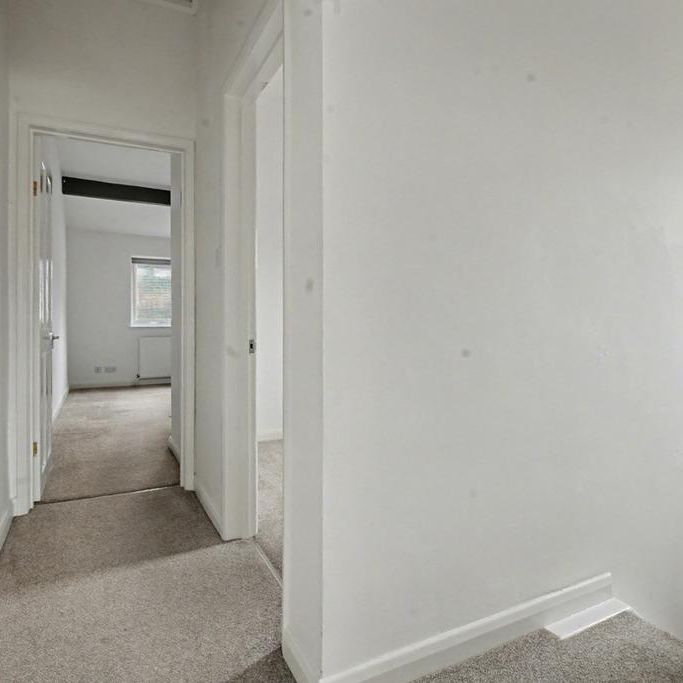 3 bedroom end of terrace house to rent - Photo 1