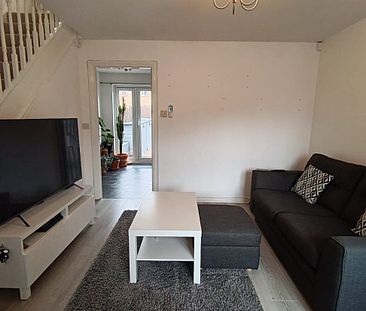 £1,100 PCM, Two Bedroom House with Off-Road Parking and Large Enclo... - Photo 2