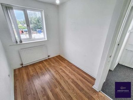 Lynway Grove, Middleton, Manchester, M24 - Photo 2