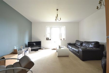 Eastman Way, Epsom, Surrey, KT19 8BZ - Photo 2