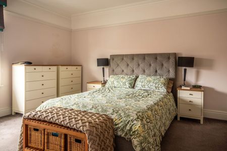 3 Bedroom - Photo 4