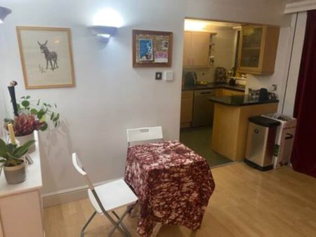 Guide Price £1,800 pcm - Available 17/01/2026 - Unfurnished - Photo 3