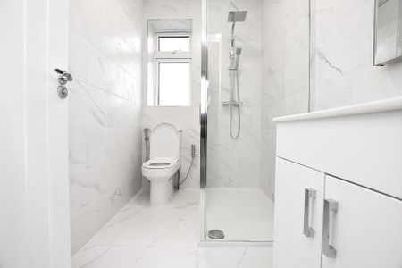 3 bedroom end of terrace house to rent - Photo 4