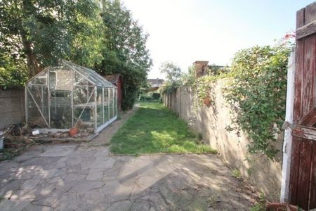 Cranleigh Road, Feltham, Middlesex,TW13 - Photo 3