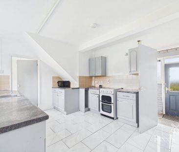 2 bedroom end of terrace house to rent - Photo 6