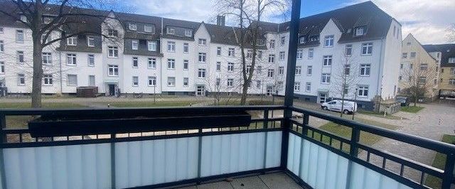 Wir haben für Sie saniert - 2-Zimmer-Wohnung in zentraler Lage mit Balkon - Foto 1