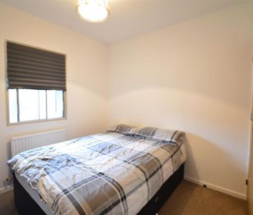 Vicarage Way, Colnbrook, Slough - Photo 1